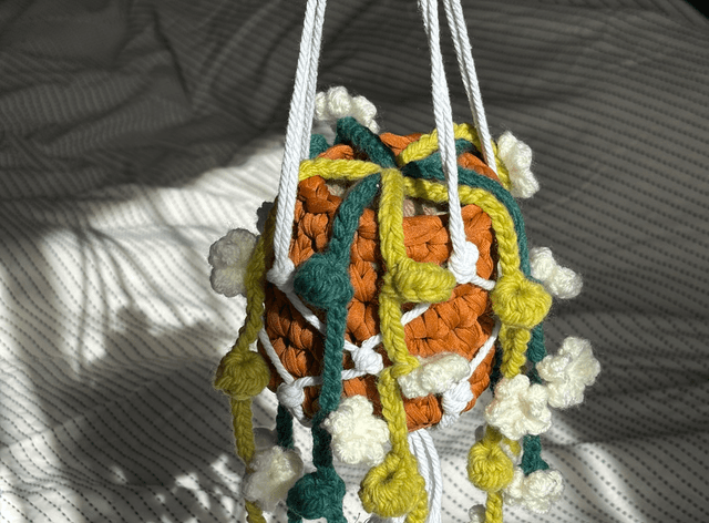 Pot suspendu macramé - Feuilles et fleurs
